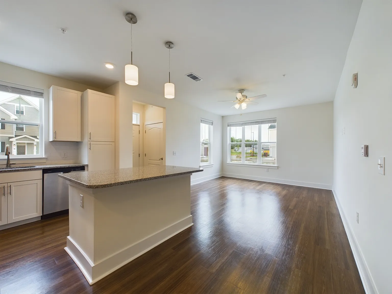 1 bed, 874 sqft, $1,909 — Photo 1