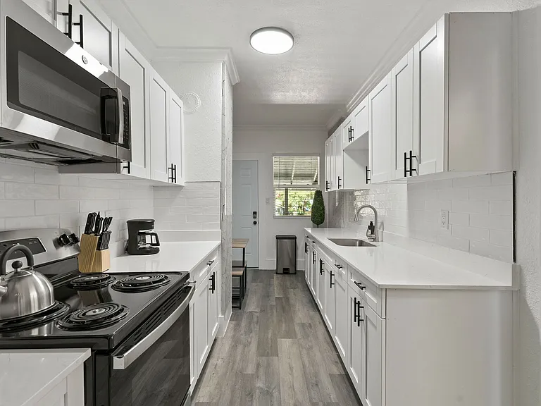 806 E Chelsea St #3A — Photo 7