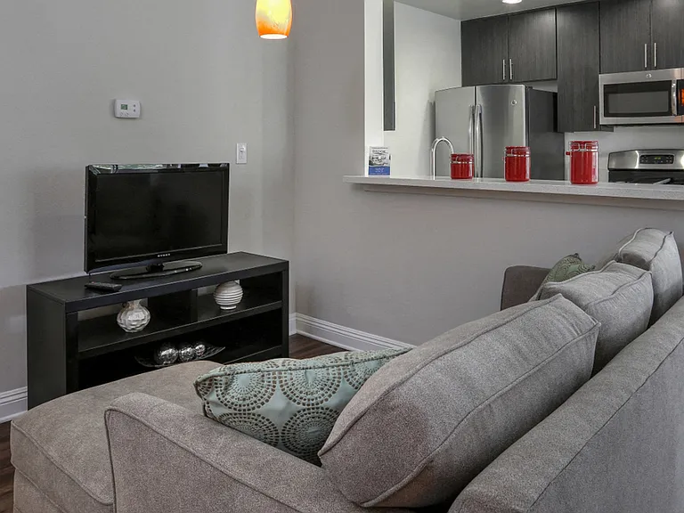 Midvale Apartments — Photo 9
