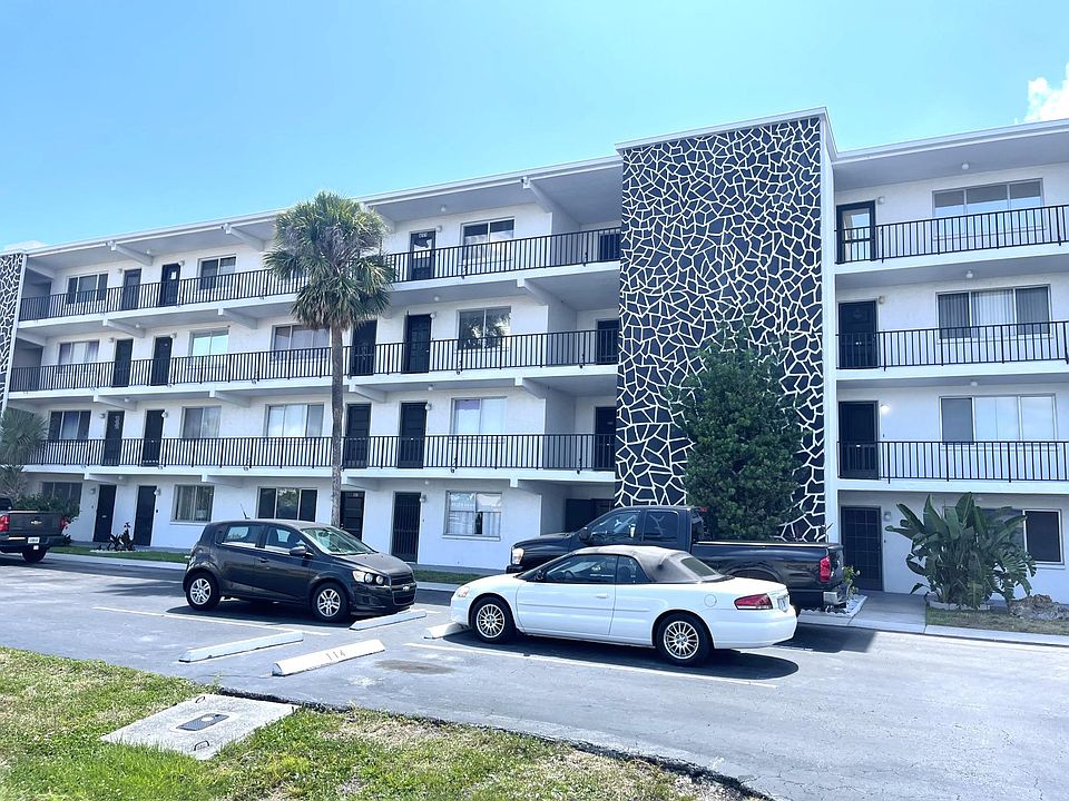 1st image of 4906 Victoria Dr APT 312
