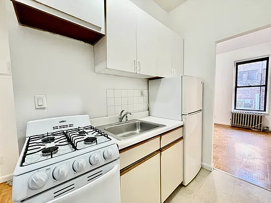 Rented by HOLTON REAL ESTATE INC. | media 10