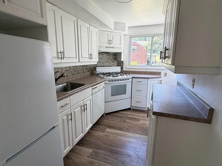 164 Lynnwood Dr — Photo 3