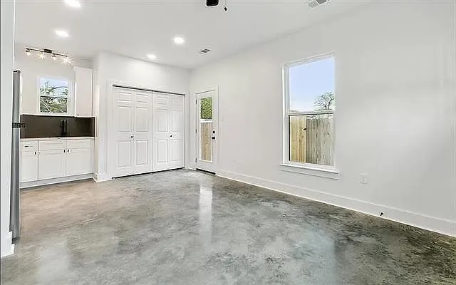 3 bed, 2.0 bath, 924 sqft, $1,850 — Photo 4