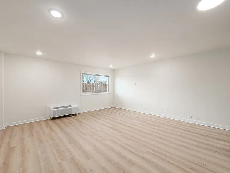 Lumarc Apartments — Photo 9