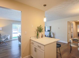 Jamestown Village Apartments, North Olmsted, OH 44070
