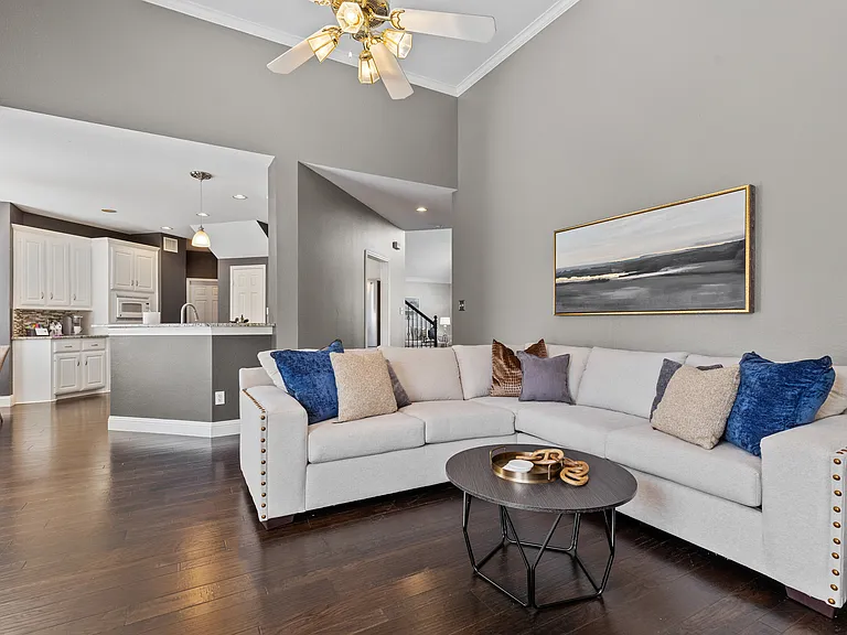 3912 Newhall Dr — Photo 10