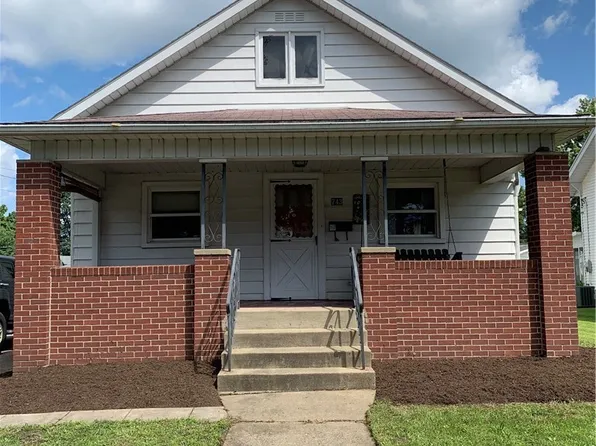 743 Ray Ave NW, New Philadelphia, OH 44663