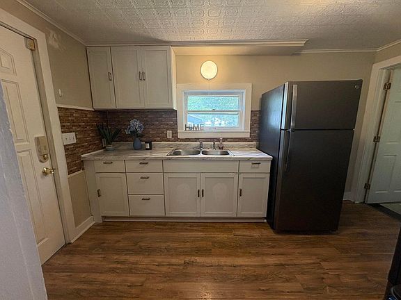 5th image of 2233 McIlwraith St