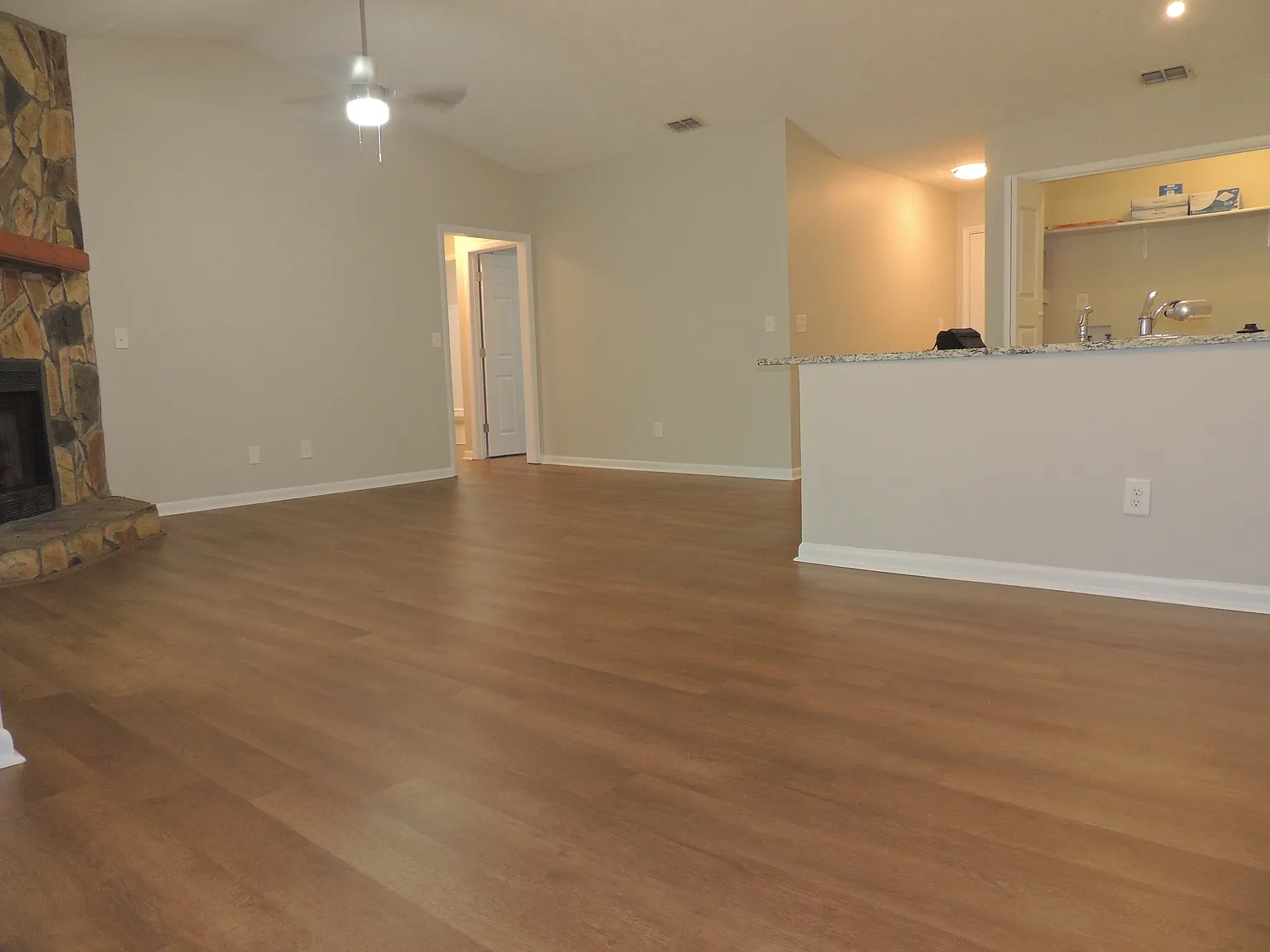 1006 Wood Creek Dr — Photo 4
