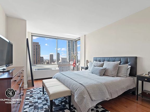 3rd image of 111 W 67th St APT 37C