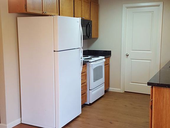 3rd image of 13609-13611 114th Ave E