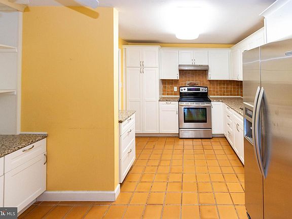 5th image of 1 Slade Ave APT 203