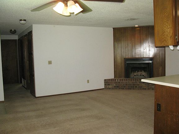 Very open living, kitchen & dining area