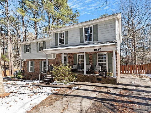 2nd image of 1233 Pond St