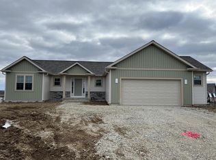 905 Ridge Ct, Watertown, WI 53094
