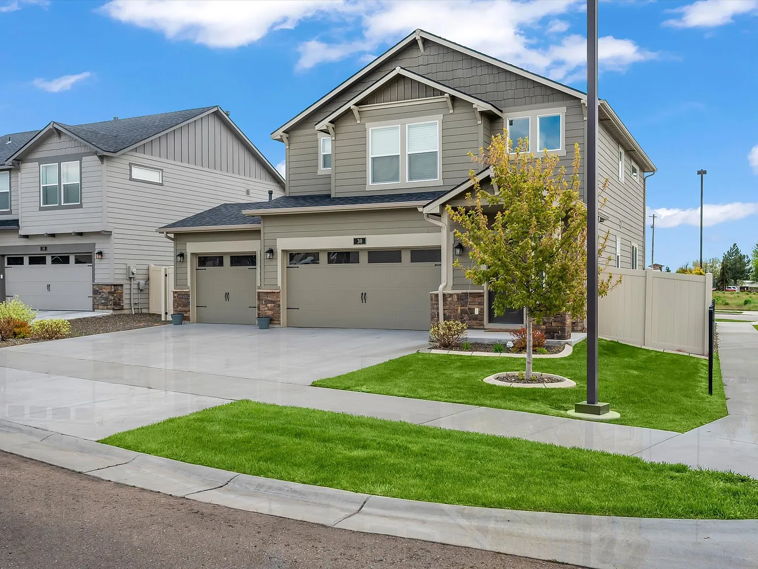 3 bed, 2.5 bath, 1743 sqft, $4,950 — Photo 2