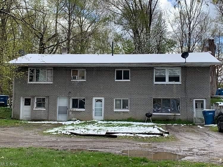 1st image of 1636 Squire St