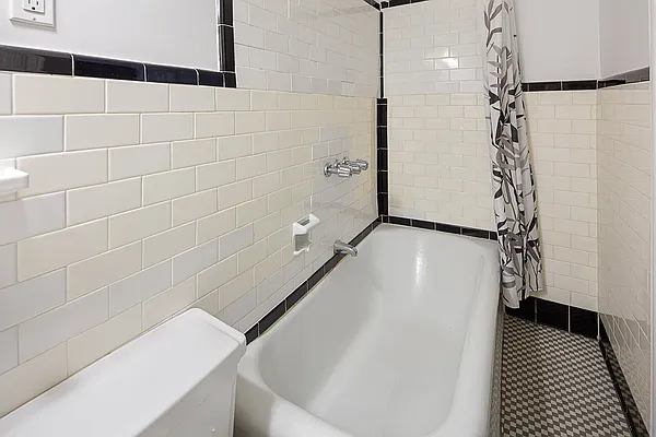 Rented by NY Casa Group | media 18