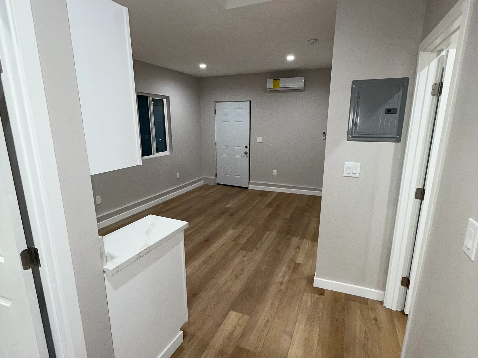 2 bed, 700 sqft, $2,200 — Photo 3