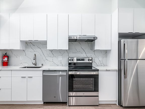 5th image of 3875 18th St #17