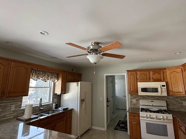 18 Garden Pl — Photo 4