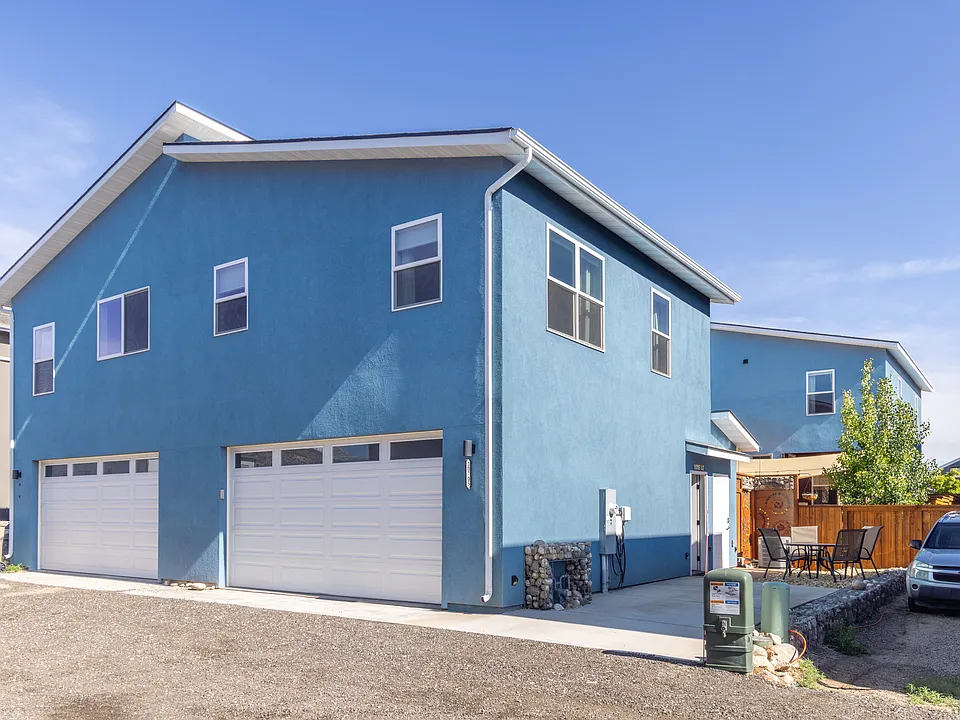 10705 Willow Ave #1/2