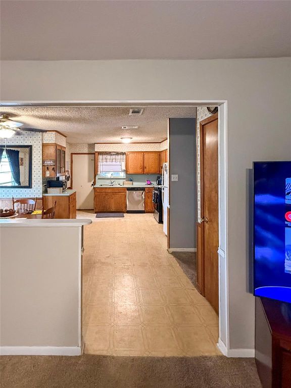 Apartment in Grapeland, Houston - View 6