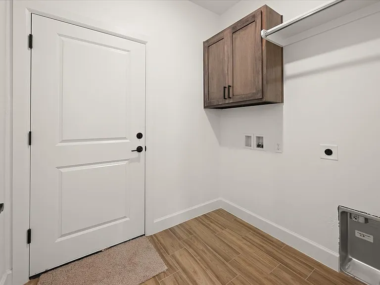 9738 Renee St — Photo 14