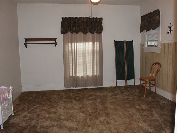 4th image of 403 E Main St