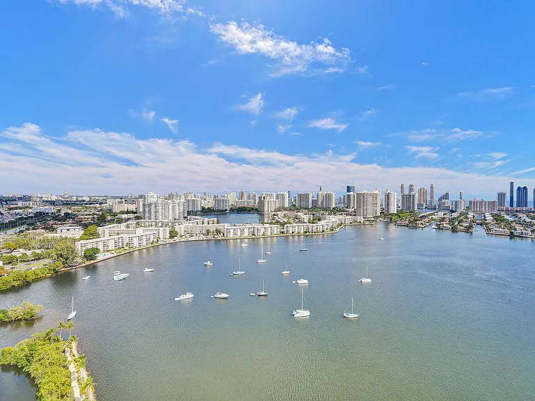 17301 Biscayne Blvd — Photo 52
