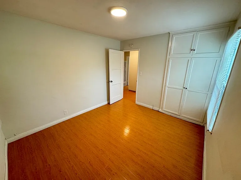 835 Bay St #1 — Photo 8