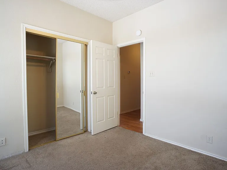 914 W 26th St #102 — Photo 7