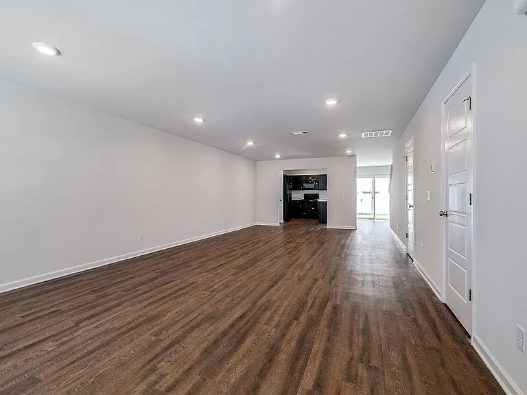 8 Red Robin Ct — Photo 6