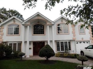 9 Dover Ln, Old Bethpage, NY 11804