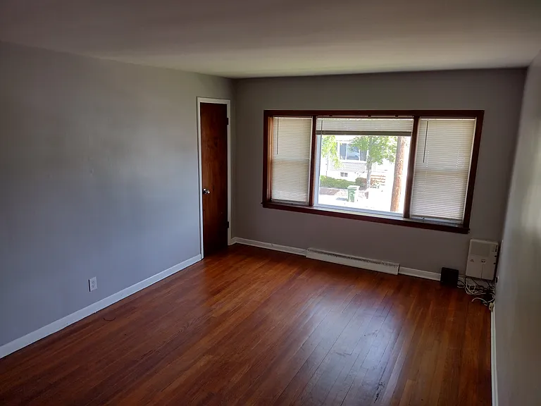 500 1/2 E 1st Ave #4 — Photo 2