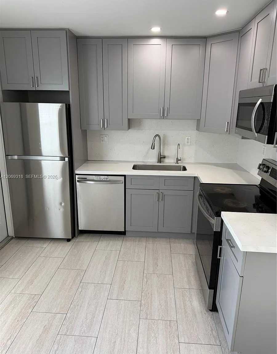 $2,550 1844 Adams St # N — Photo 1