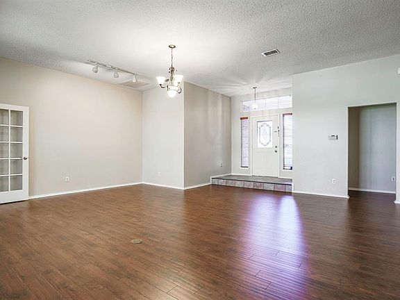 5th image of 7813 Clover Leaf Dr