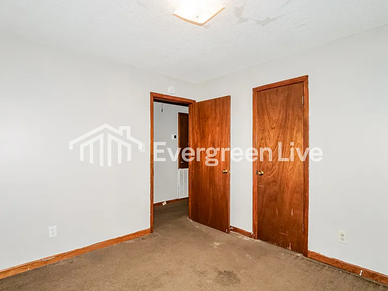 1107 Highland St — Photo 13