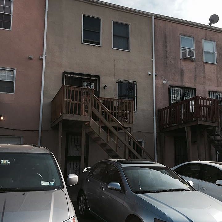 2nd image of 204 Grand St #2