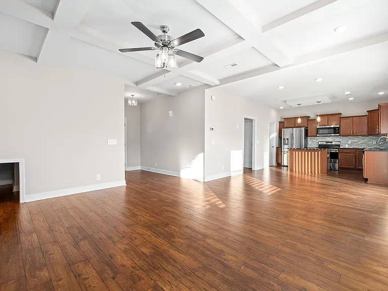 101 Lucerne Ln — Photo 10