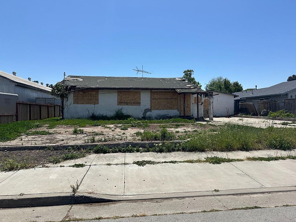 1st image of 699 4th St