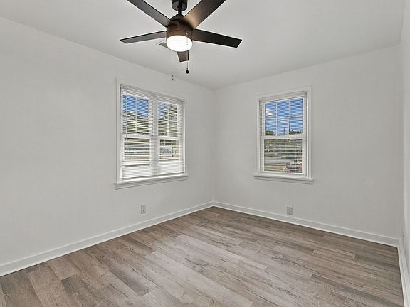 4th image of 224 Lee St