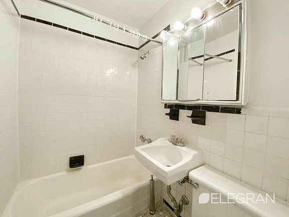 4th image of 1583 1st Ave #3DD