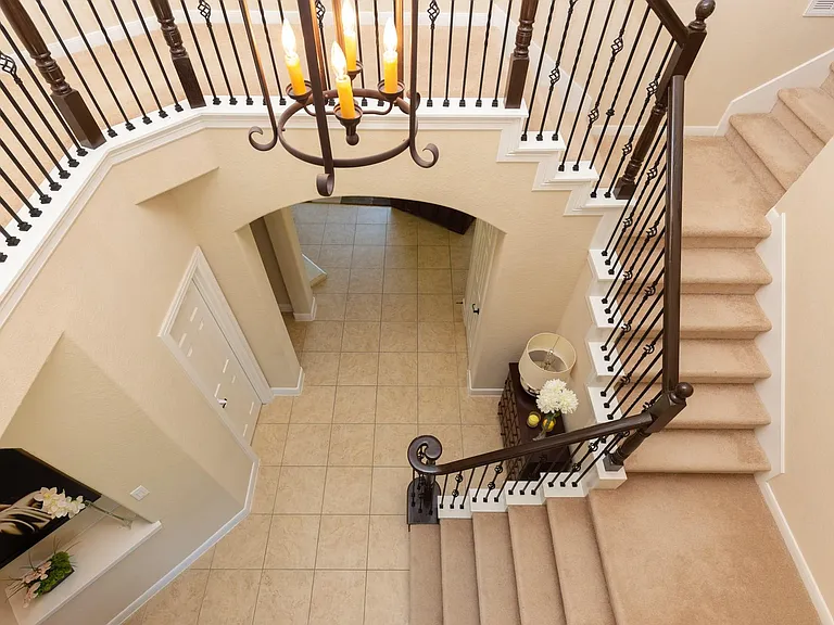 162 W Hullwood Ct — Photo 32