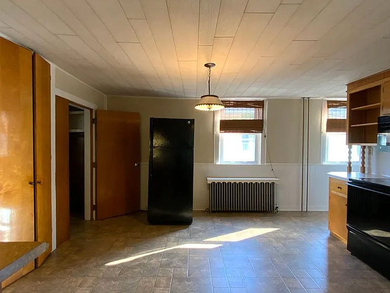 125 S Market Ave — Photo 16