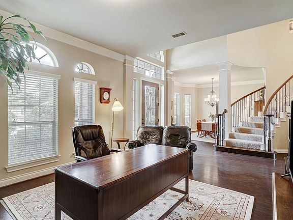 Crown molding in the office/study with neutral dÃ©cor-could also be a second living area.
