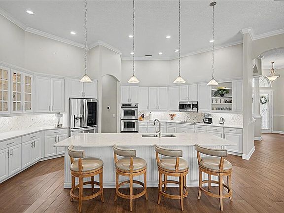 2nd image of 906 LAKE SAPPHIRE LANE