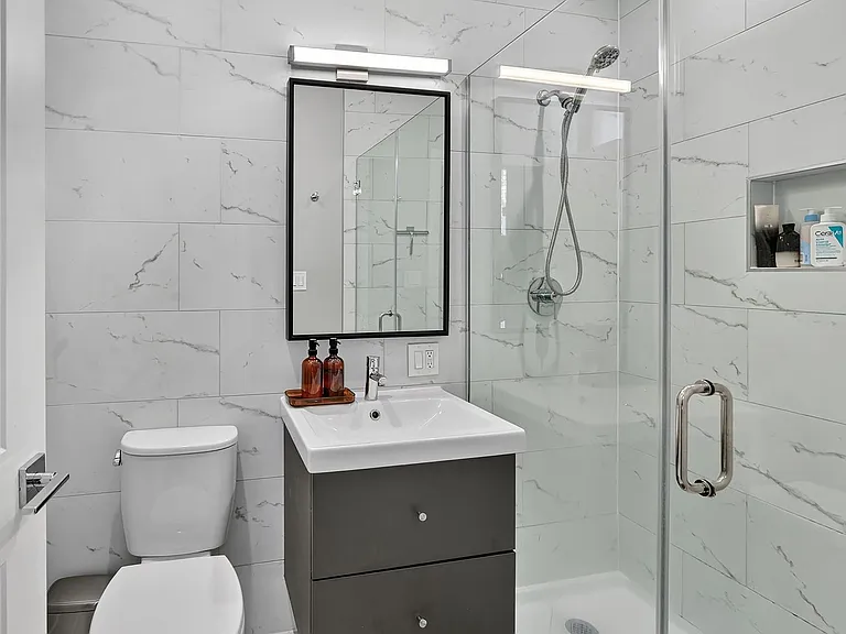 1421 N Dearborn St — Photo 23