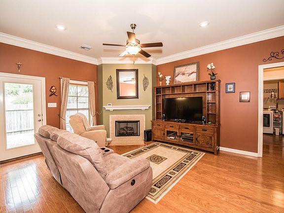 4th image of 309 Oak Hill Ln
