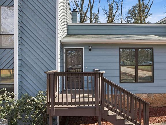 3rd image of 296 Firecrest Ln